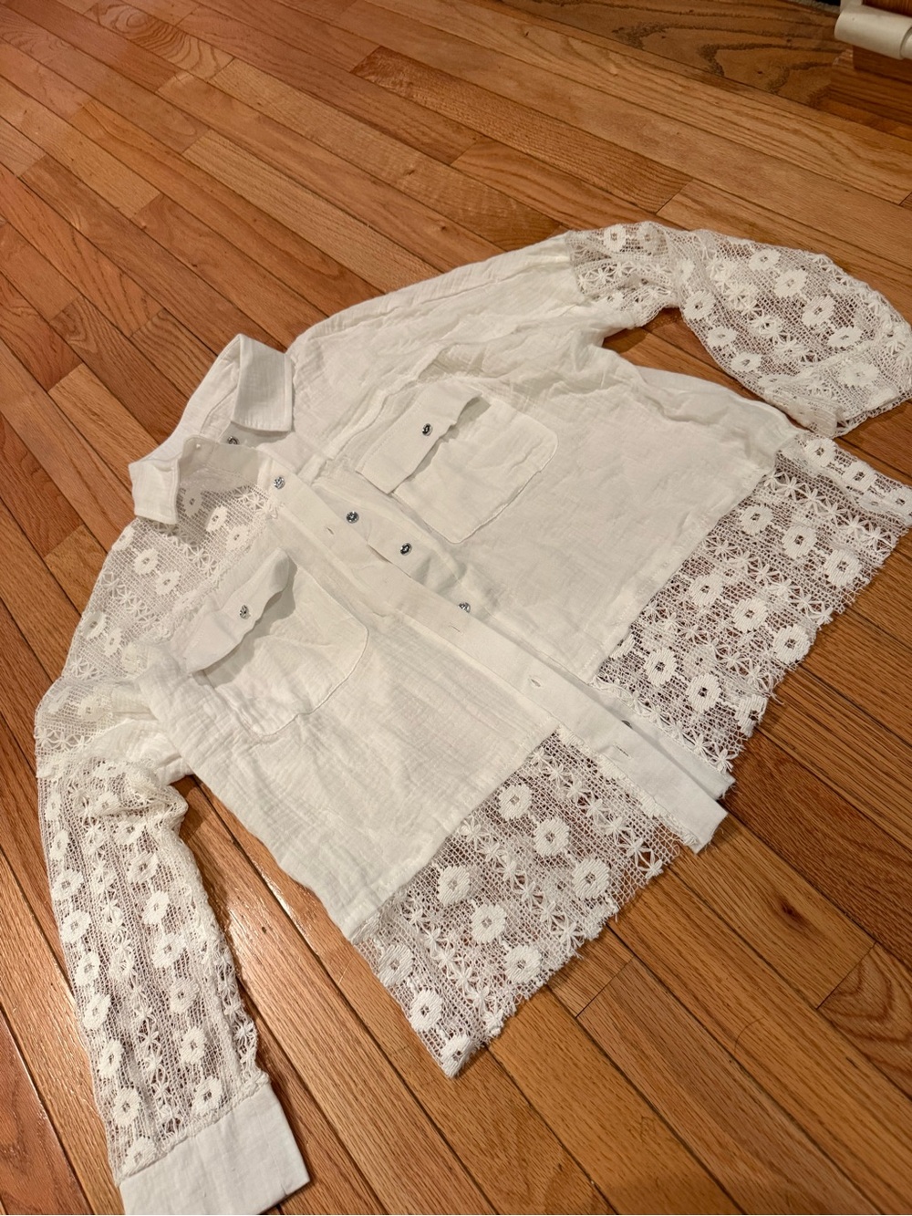 Women’s White Gauzy Lace Sleeve Button-Front Shirt Size XXL - Picture 2 of 9